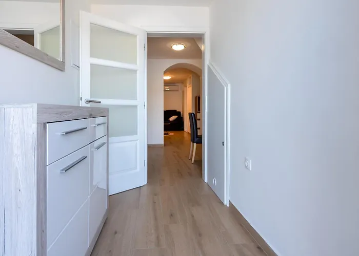 Marine Rhapsody * ستون